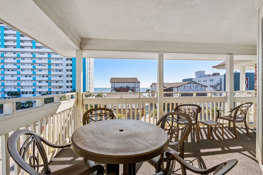 Building Photo - 2805B N Ocean Blvd