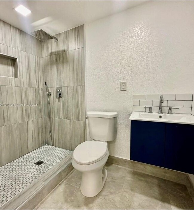 Building Photo - 2115 NW 185th St