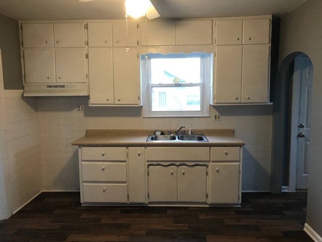 Building Photo - Downtown  - 4 BR home AWESOME location