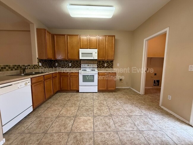 Building Photo - 9559 W Monte Vista Rd
