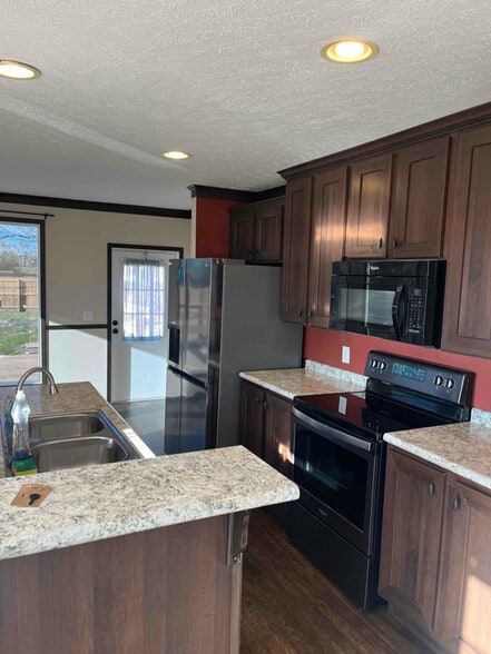 Building Photo - 7720 Hwy 2301