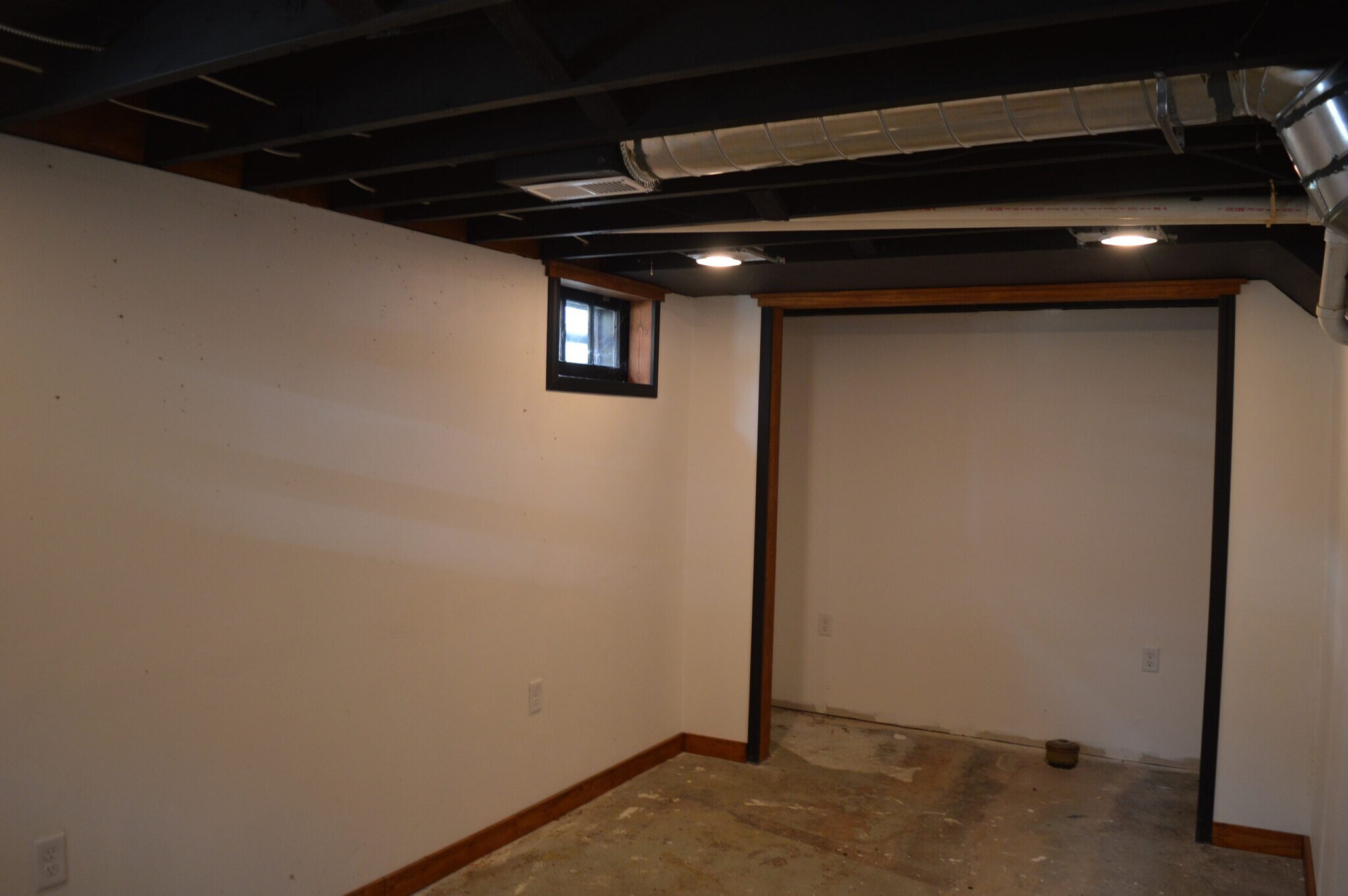 Building Photo - 1612 Packers Ave