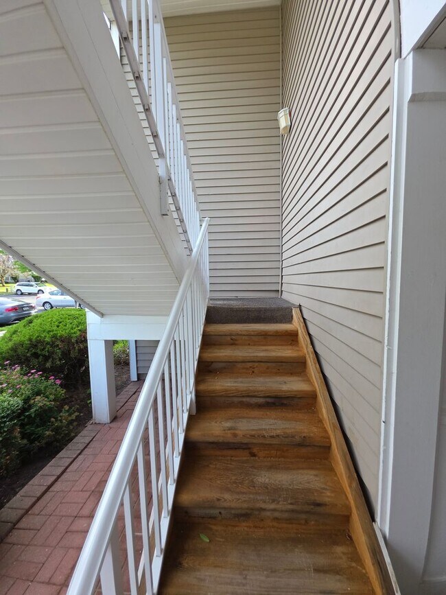 Building Photo - 12 Amberly Ct