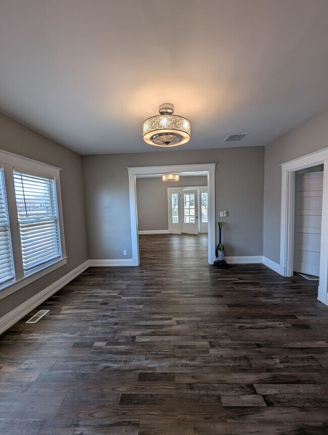 Building Photo - 4 Bedroom House in Boonville