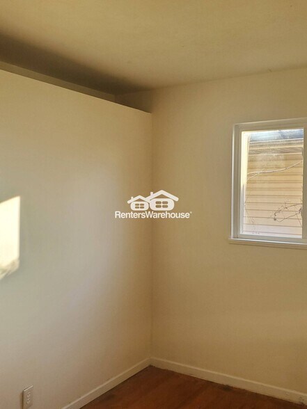 Building Photo - 10732 Spring Garden Dr