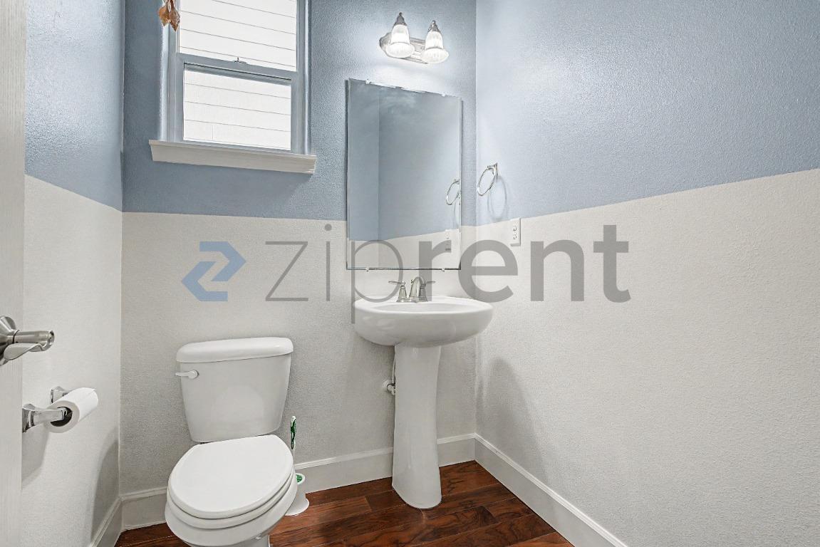 Building Photo - Unit