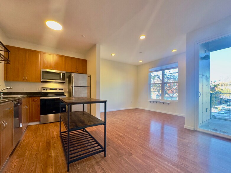 Building Photo - 1121 40th St