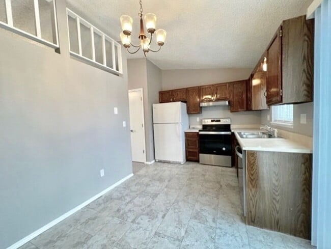 Building Photo - 3 Bedroom 1.5 Bath Home in Briargate with ...