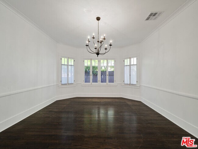 Building Photo - 743 N Orange Dr