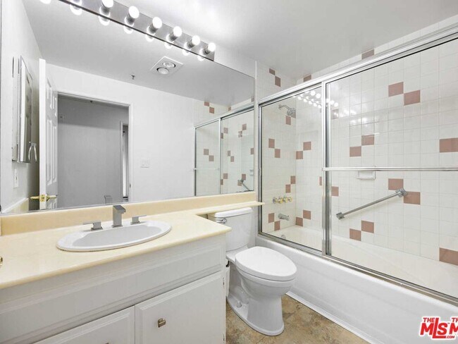 Building Photo - 9836 Vidor Dr