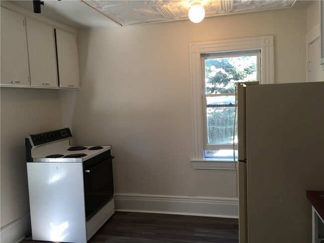 Building Photo - 82 Asbury St