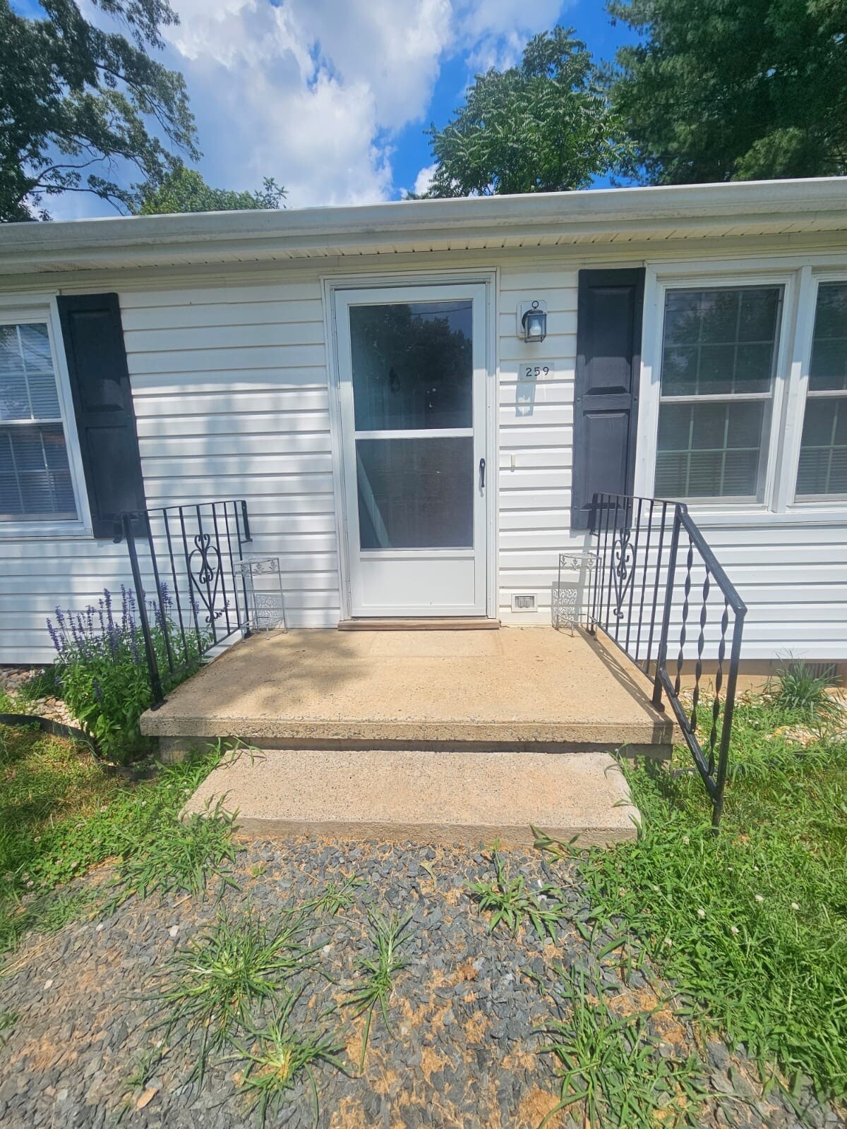 Building Photo - 259 Lakeview Dr
