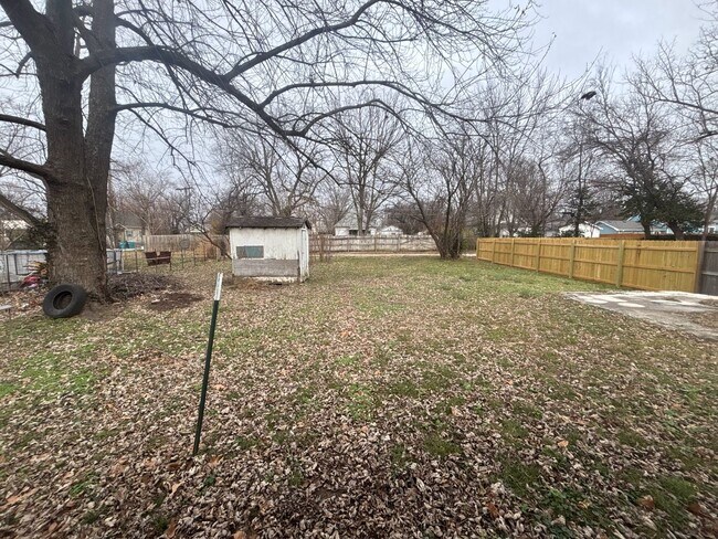 Building Photo - Affordable Elegance: 2-Bed, 1-Bath with Outdoor Oasis