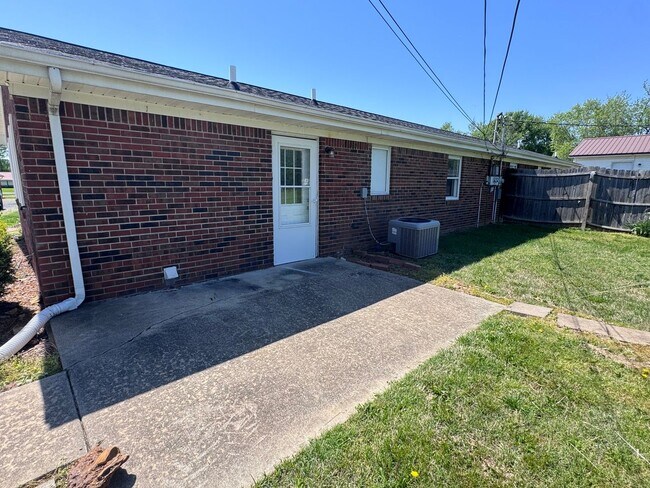 Building Photo - Connector Street 90/100