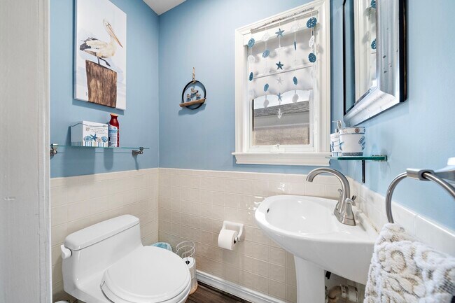 Building Photo - 2913 Beluche Dr