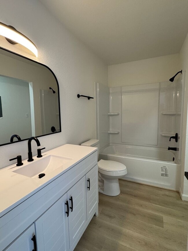 Building Photo - Completely Remodeled Three Bed, Two Bath D...