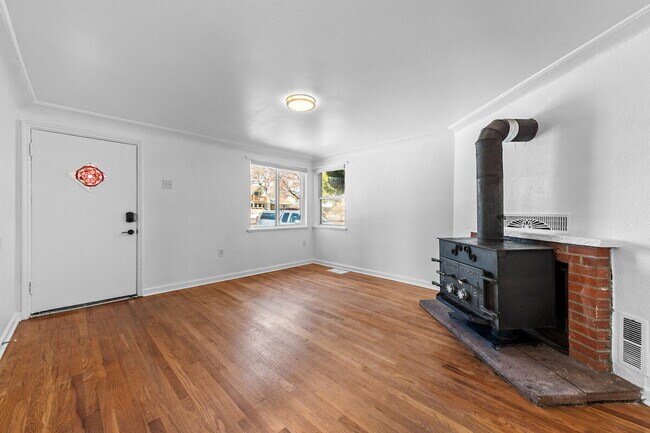 Building Photo - This Renovated Lakewood Ranch is perfect f...