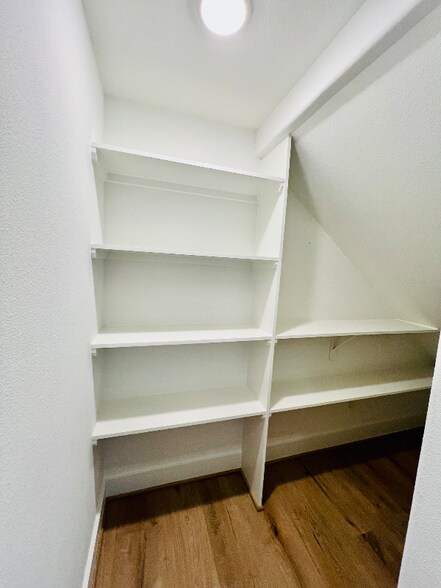 Building Photo - 203 Danna Ln