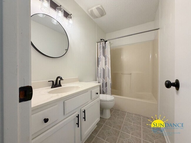 Building Photo - Charming 3-Bedroom Home in Fort Walton Beach!