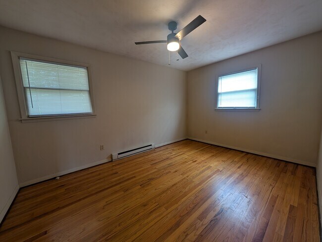 Building Photo - 180 Lenor Dr