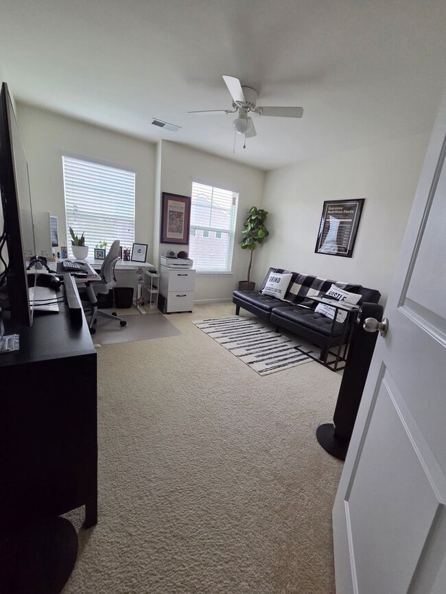 Building Photo - Well Maintained Large townhome in Steele Creek