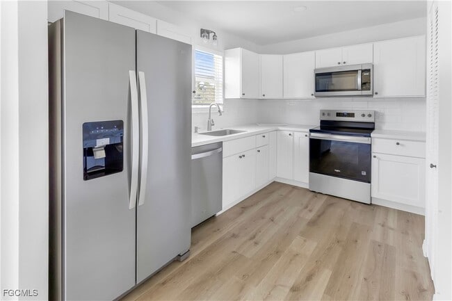 Building Photo - 10697 Holly Rd