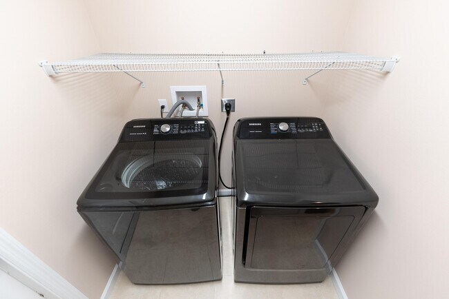 Building Photo - 3651 SW Dellamano St