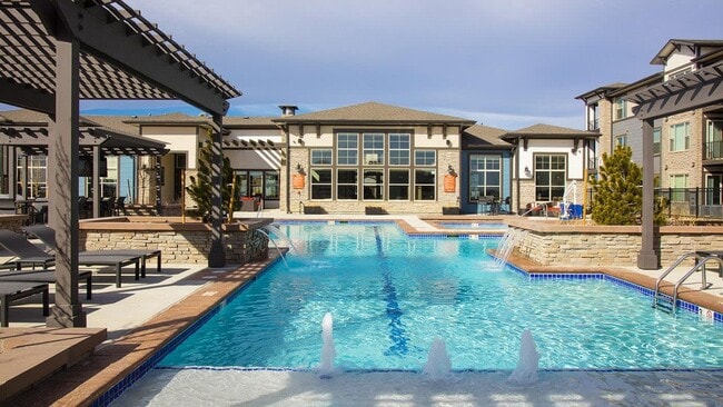 Building Photo - 1605 E County Line Rd