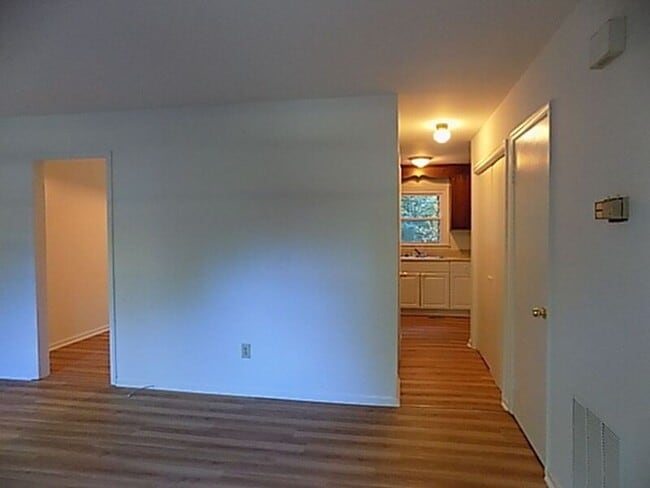 Building Photo - 532C Neck-O-Land Rd