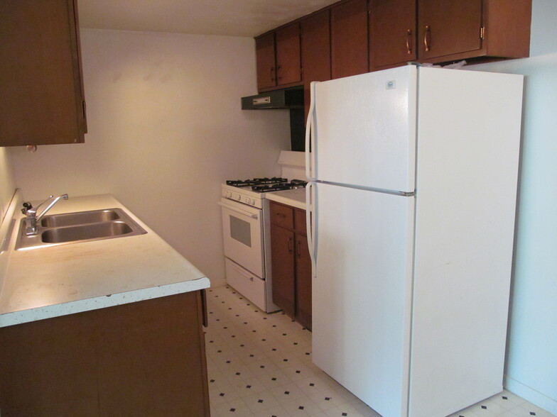 kitchen - 307 S Prairie St