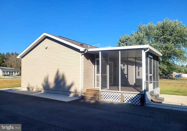 Building Photo - 124 Dickens Ln