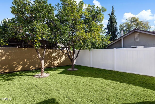 Building Photo - 550 MacDonald St