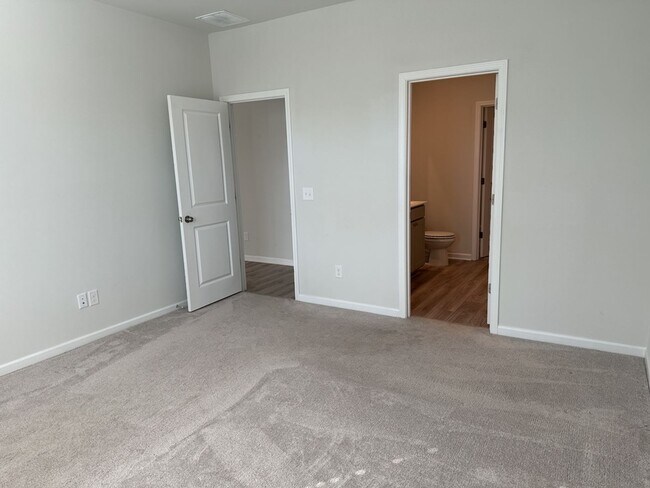 Building Photo - 964 Longleaf Dr