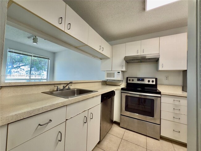 Building Photo - 13204 Glenmoor Dr