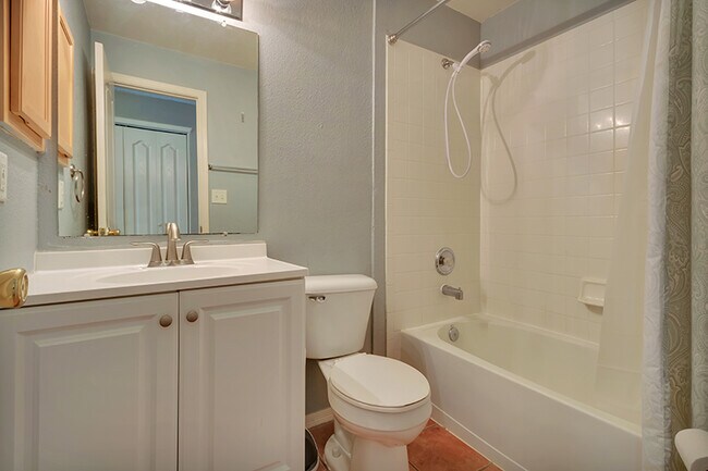 Building Photo - 1417 Plaza Verde Dr