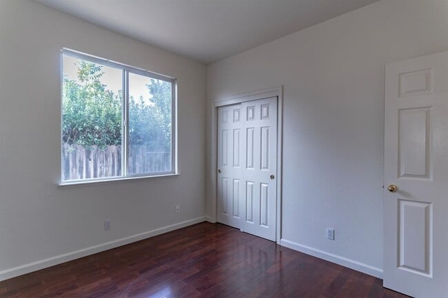 Building Photo - 1727 Wingfoot Dr