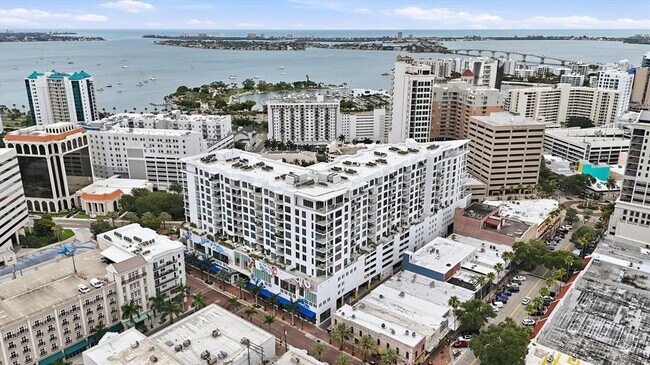 Building Photo - 111 S Pineapple Ave