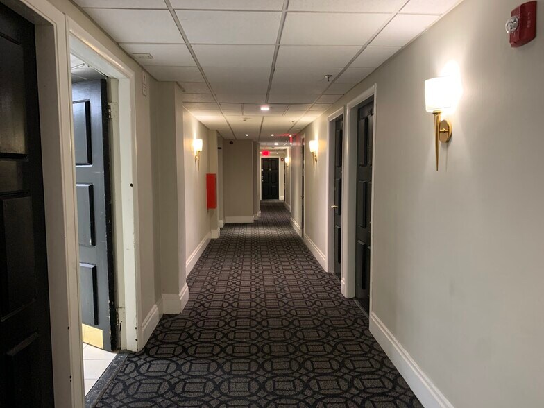 Building Photo - 62 Boylston St