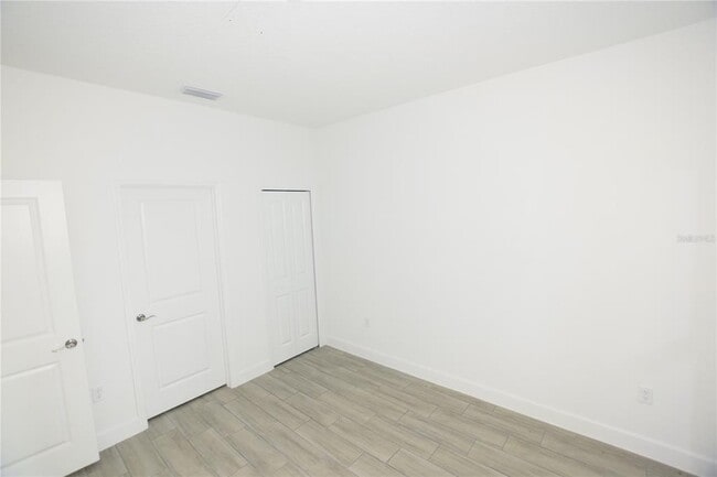 Building Photo - 458 Lake Shore Pkwy