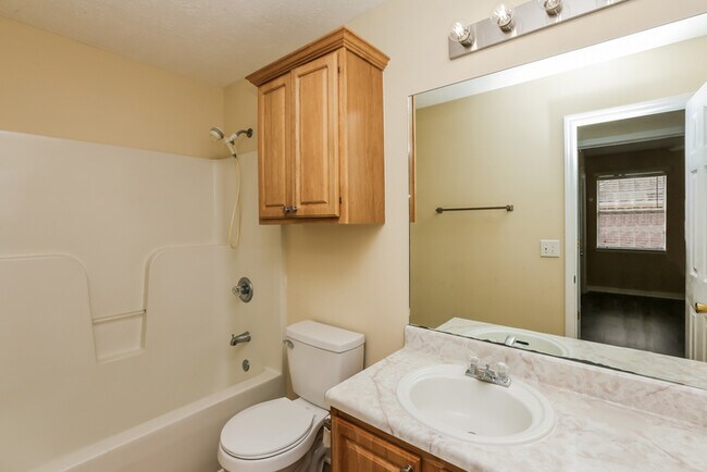 Building Photo - 549 Oak Ridge Way