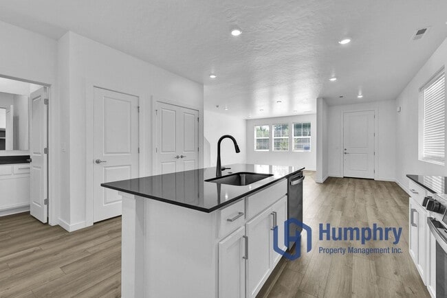 Building Photo - Brand New Home in Desirable Eagle