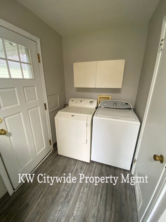 Side by side 2 bedroom ranch duplex 18507 Puritas Ave Cleveland OH