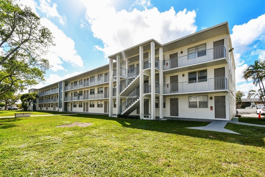 Building Photo - Park Hill Hollywood Apartments