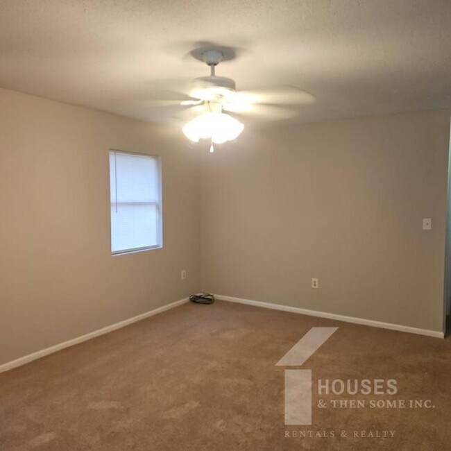 Building Photo - 28 Shore Dr