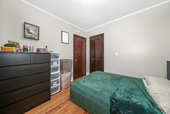 Building Photo - 1929b Grove Ave