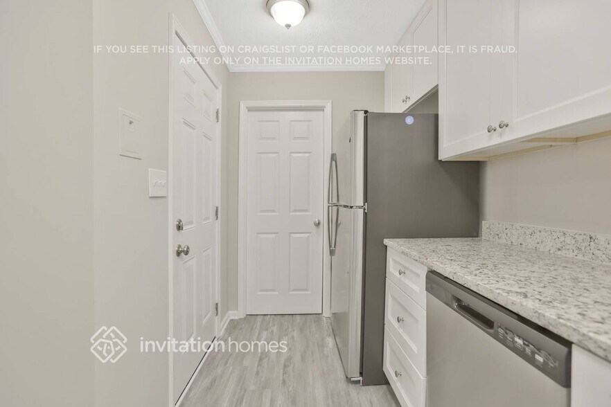 Building Photo - 3954 Lindley Dr