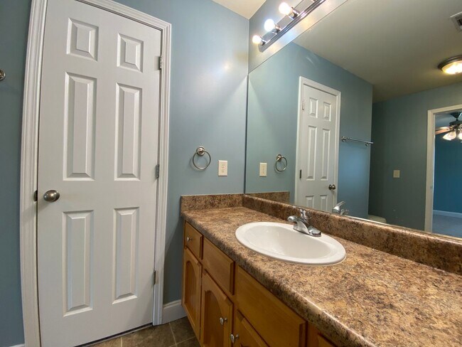 Building Photo - Home for Rent in Woodstock! View with 48 H...