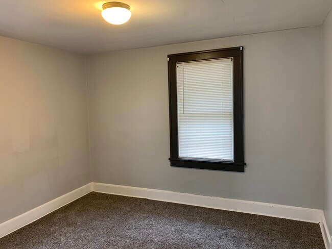 Building Photo - 720 Roselawn Ave