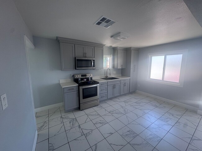 Building Photo - Rare waterfront rental home opportunity at the blue sky Marina in Antioch!