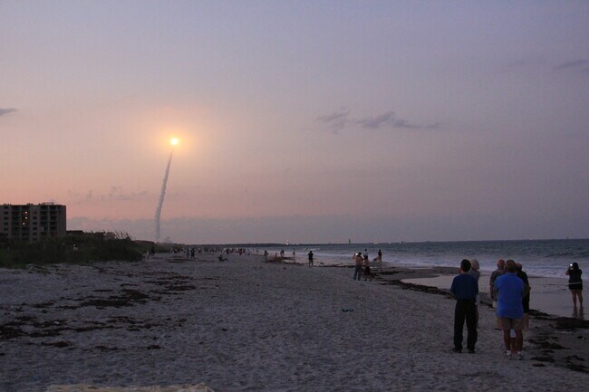 Building Photo - BEAUTIFULLY FURNISHED, 3 BEDROOM 2 BATH,  VACATION CONDO!